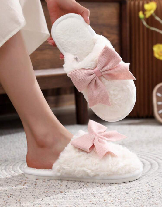 Slipper with a pink bow