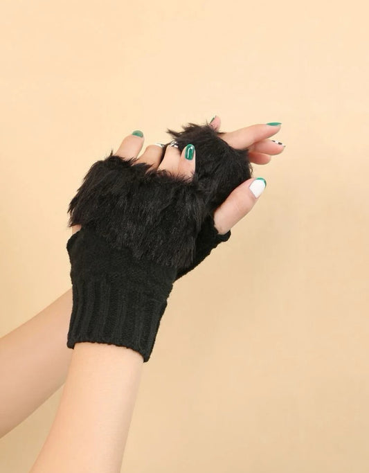 Fingerless black gloves